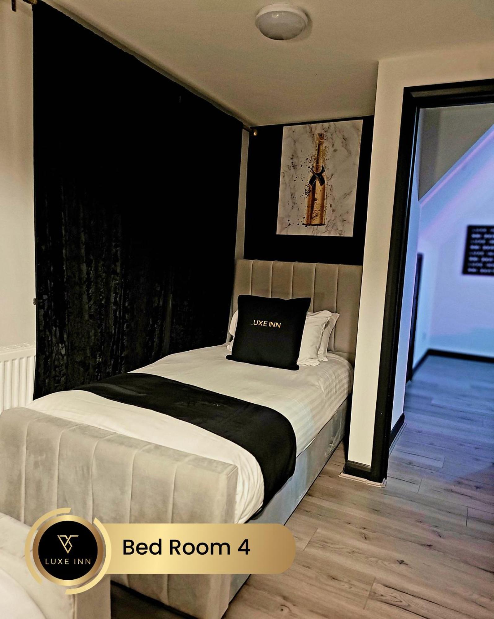 4 Bedroom House, Heathrow Airport, Luxe Inn Colnbrook Exterior photo