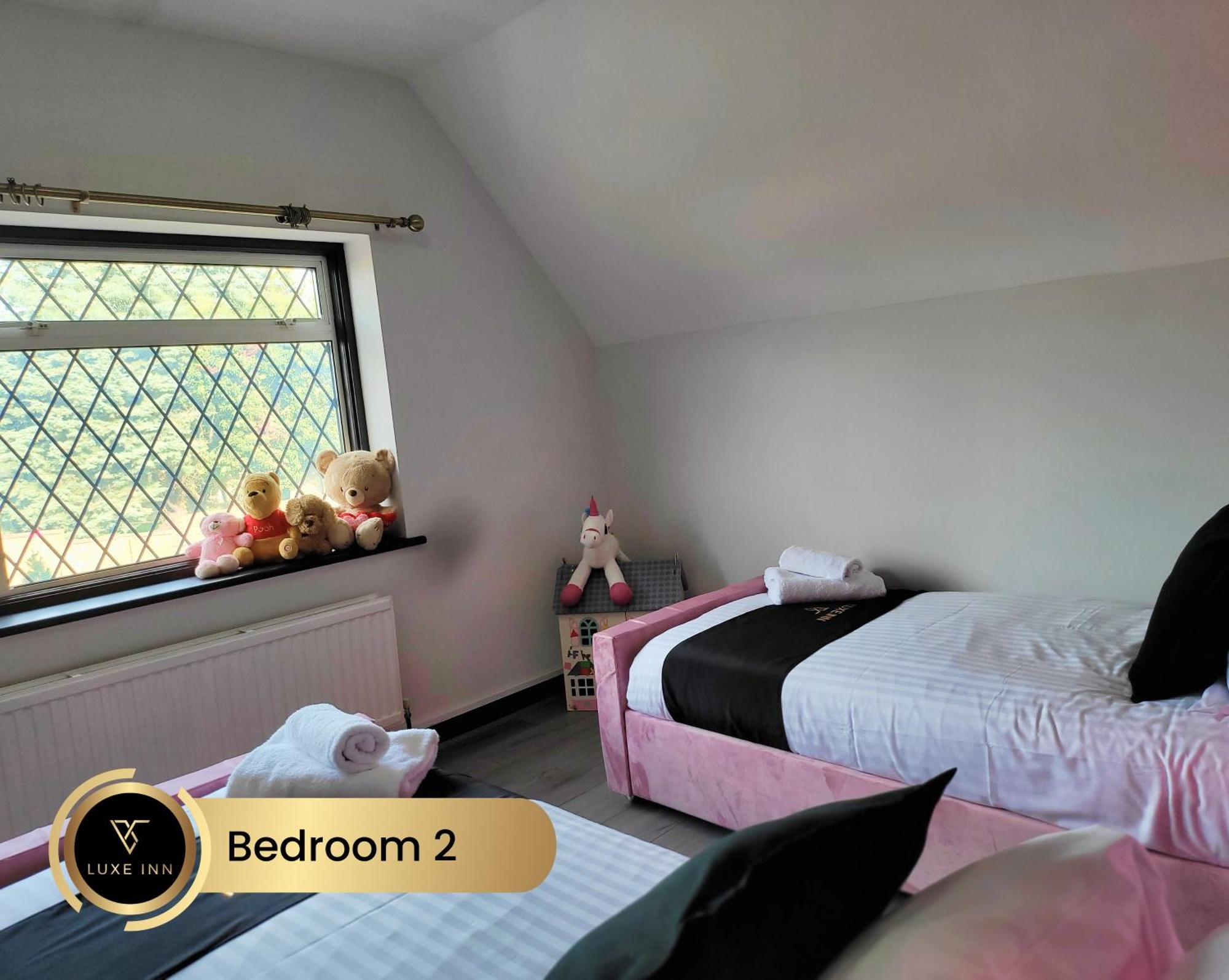 4 Bedroom House, Heathrow Airport, Luxe Inn Colnbrook Exterior photo