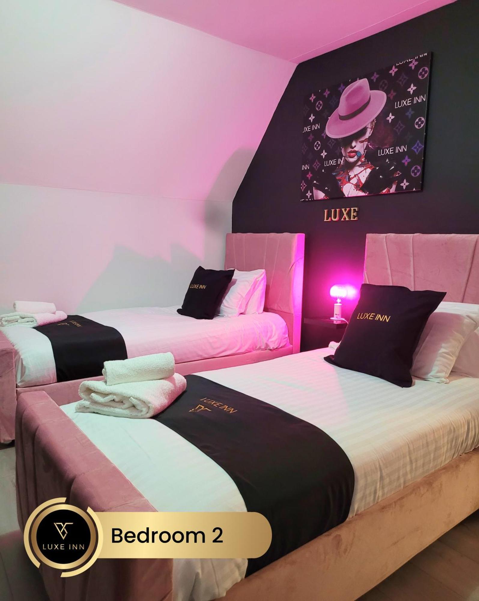 4 Bedroom House, Heathrow Airport, Luxe Inn Colnbrook Exterior photo