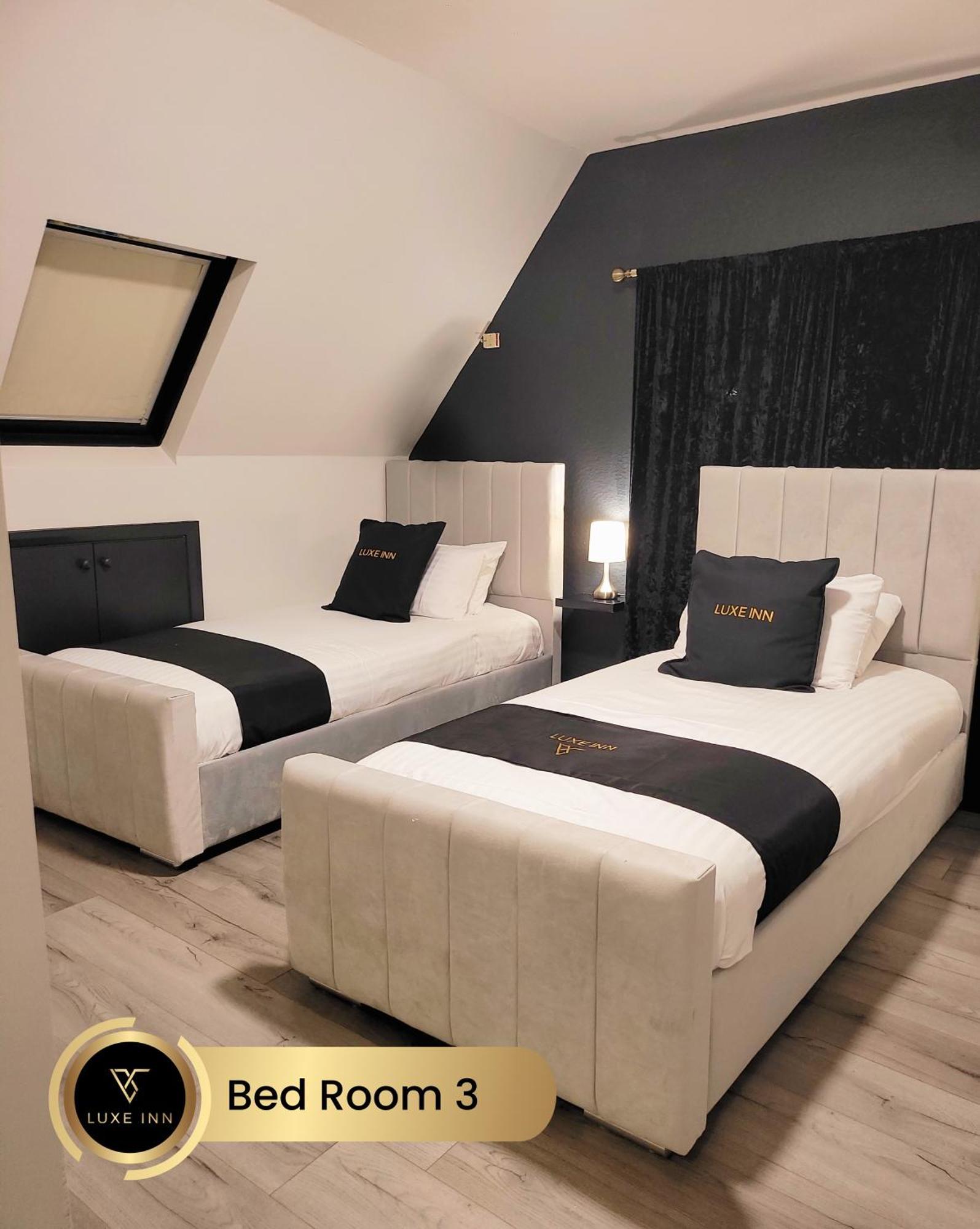 4 Bedroom House, Heathrow Airport, Luxe Inn Colnbrook Exterior photo